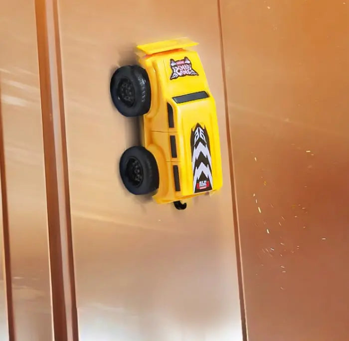 WallRide™ – Voiture jouet magnétique pour mur avec design antigravité [50 % de réduction]