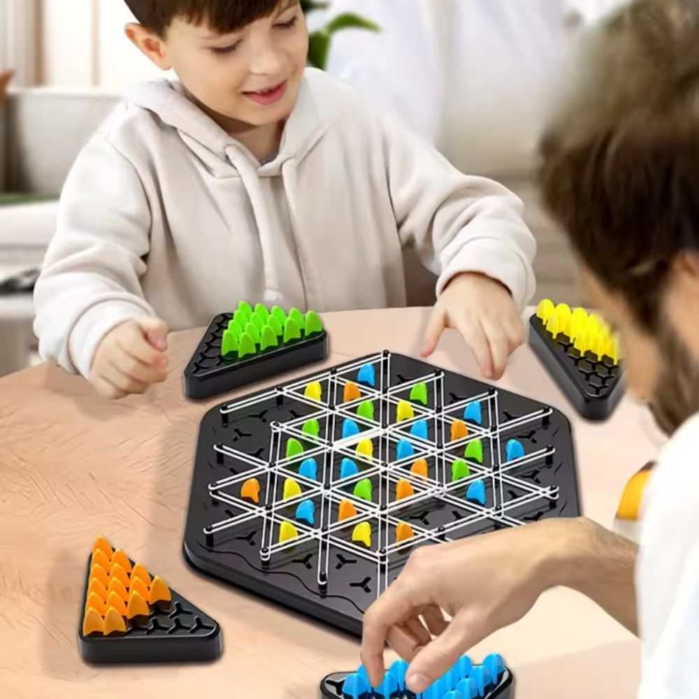Jeu de Stratégie Triangulaire à Chaînes pour 2 à 4 Joueurs dès 8 Ans