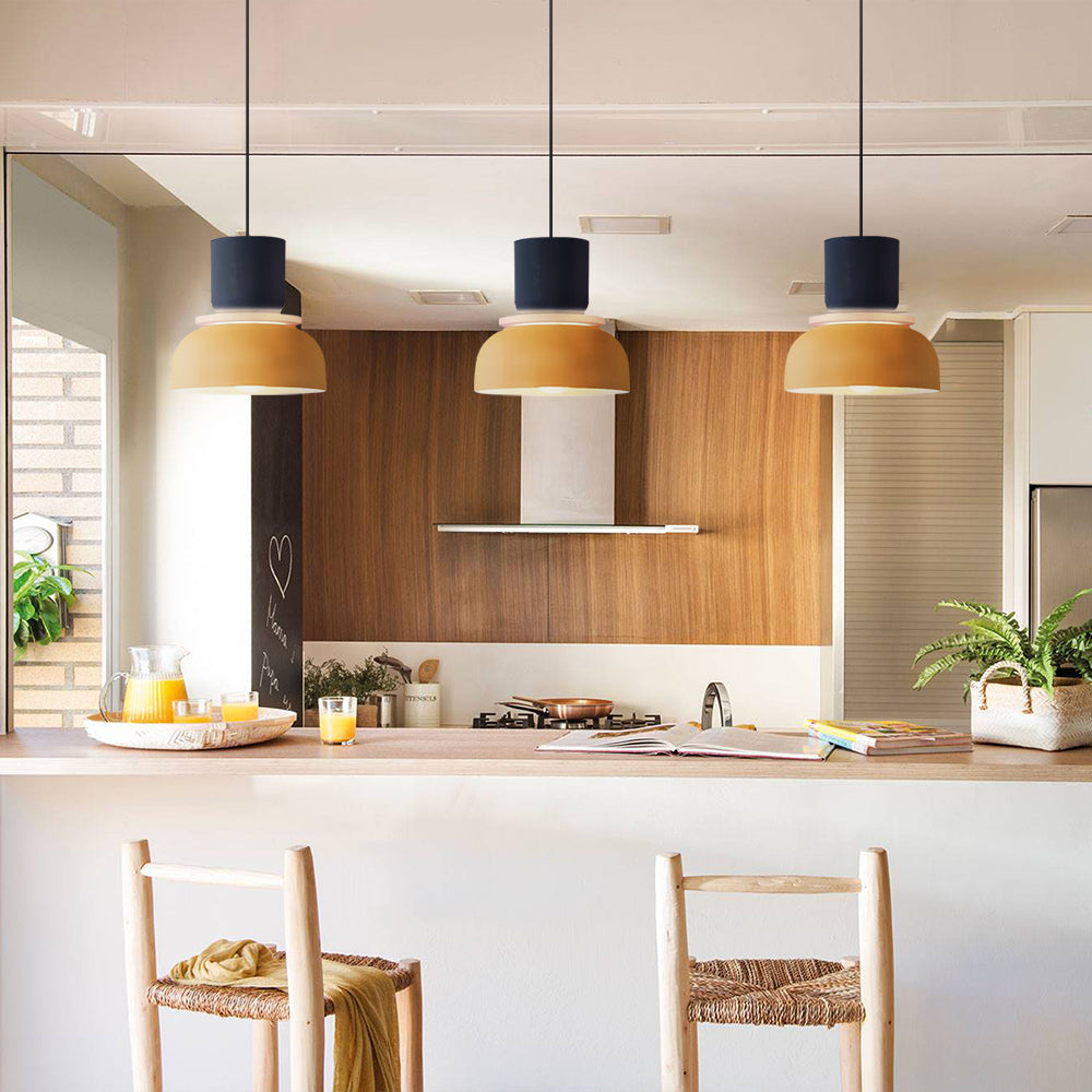 Suspension nordique avec design color block pour espaces modernes