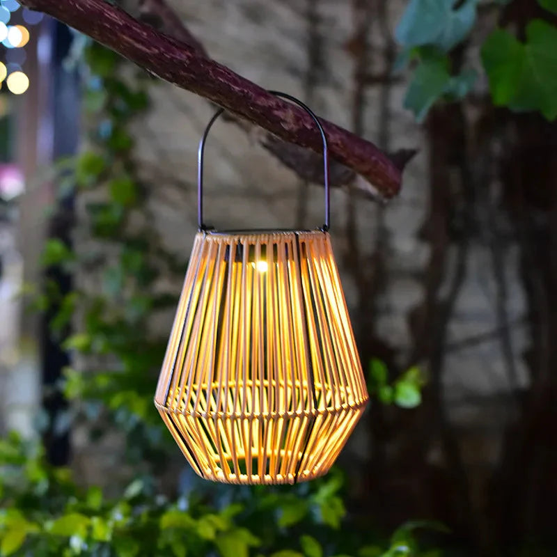 Lanterne Solaire en Rotin avec Capteur Crépusculaire – Éclairage Jardin