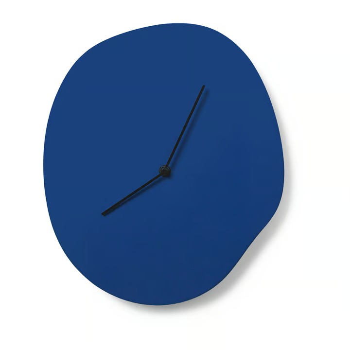 Horloge murale sculpturale au design organique – style scandinave