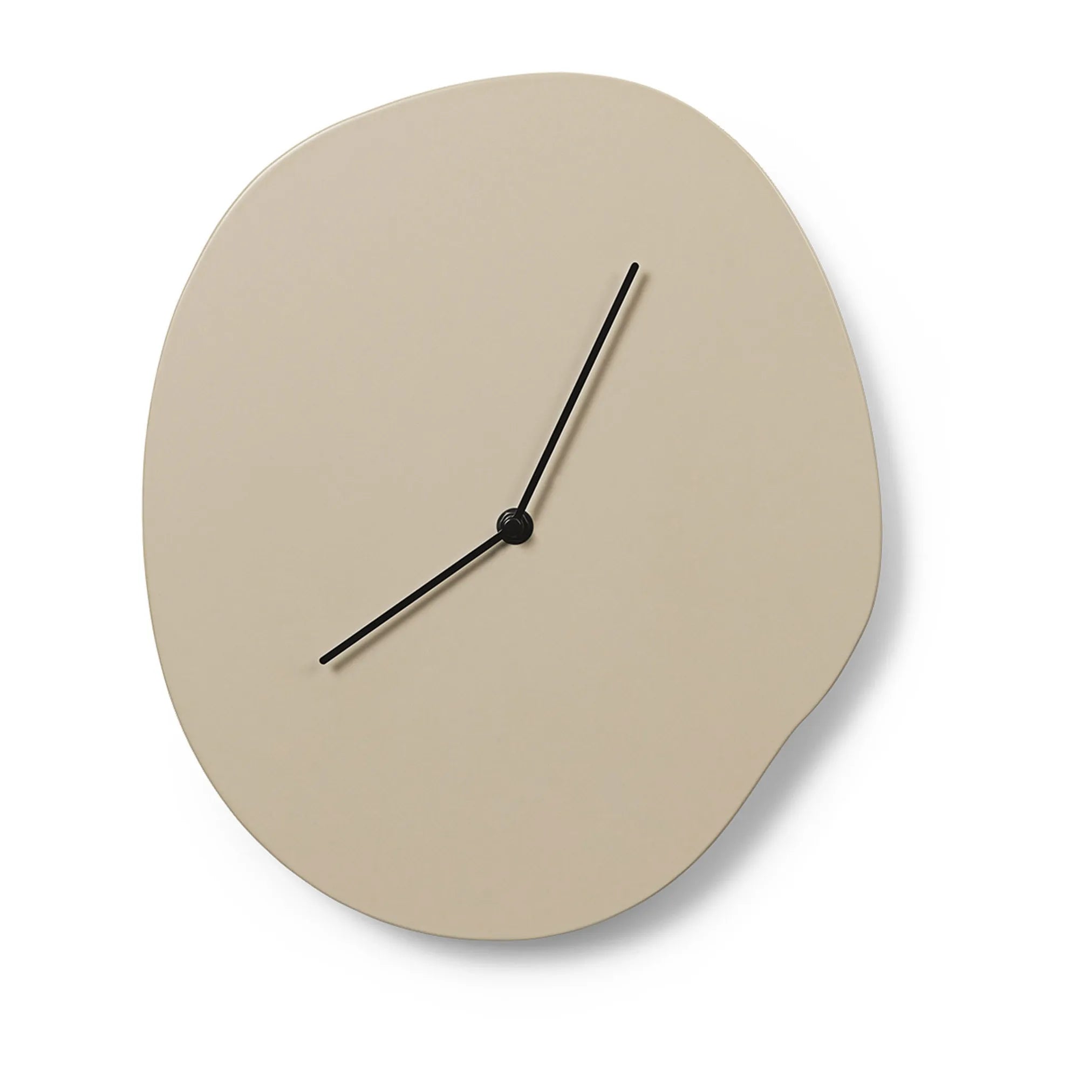 Horloge murale sculpturale au design organique – style scandinave