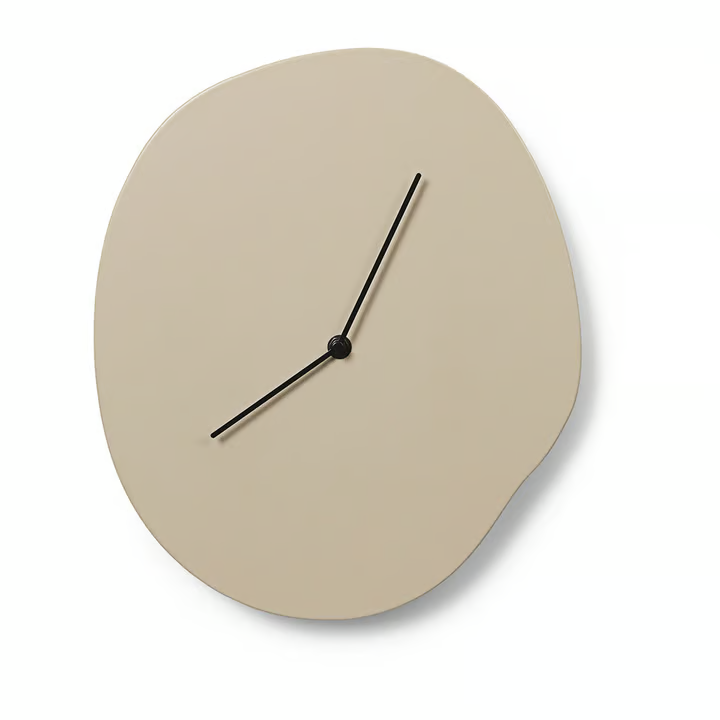 Horloge murale sculpturale au design organique – style scandinave