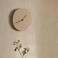 Horloge murale sculpturale au design organique – style scandinave