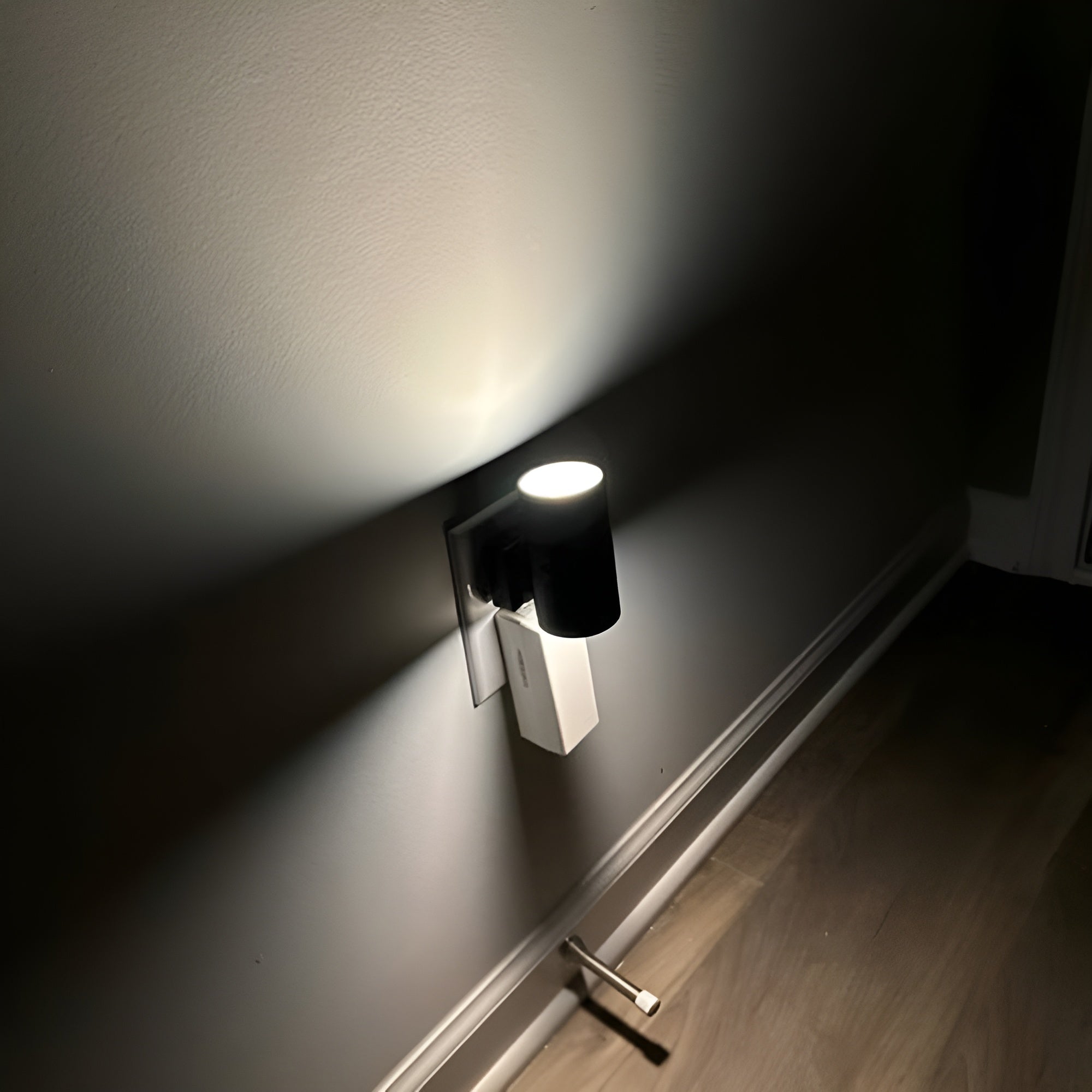 Veilleuse LED Dimmable à Prise Directe – Blanc Chaud avec Variateur