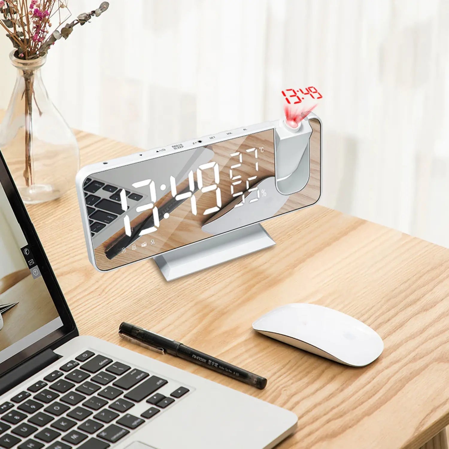 Horloge à projection avec radio FM, double alarme et port de charge USB