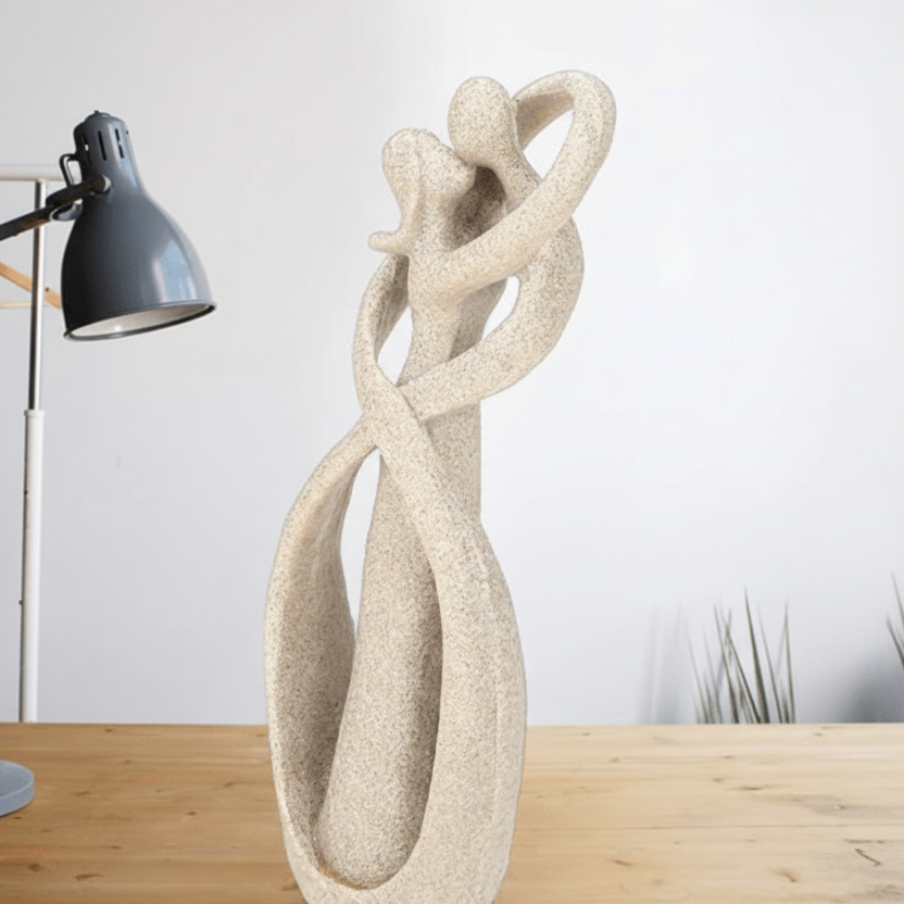 Sculpture d'amour abstraite en résine – Figurine décorative élégante