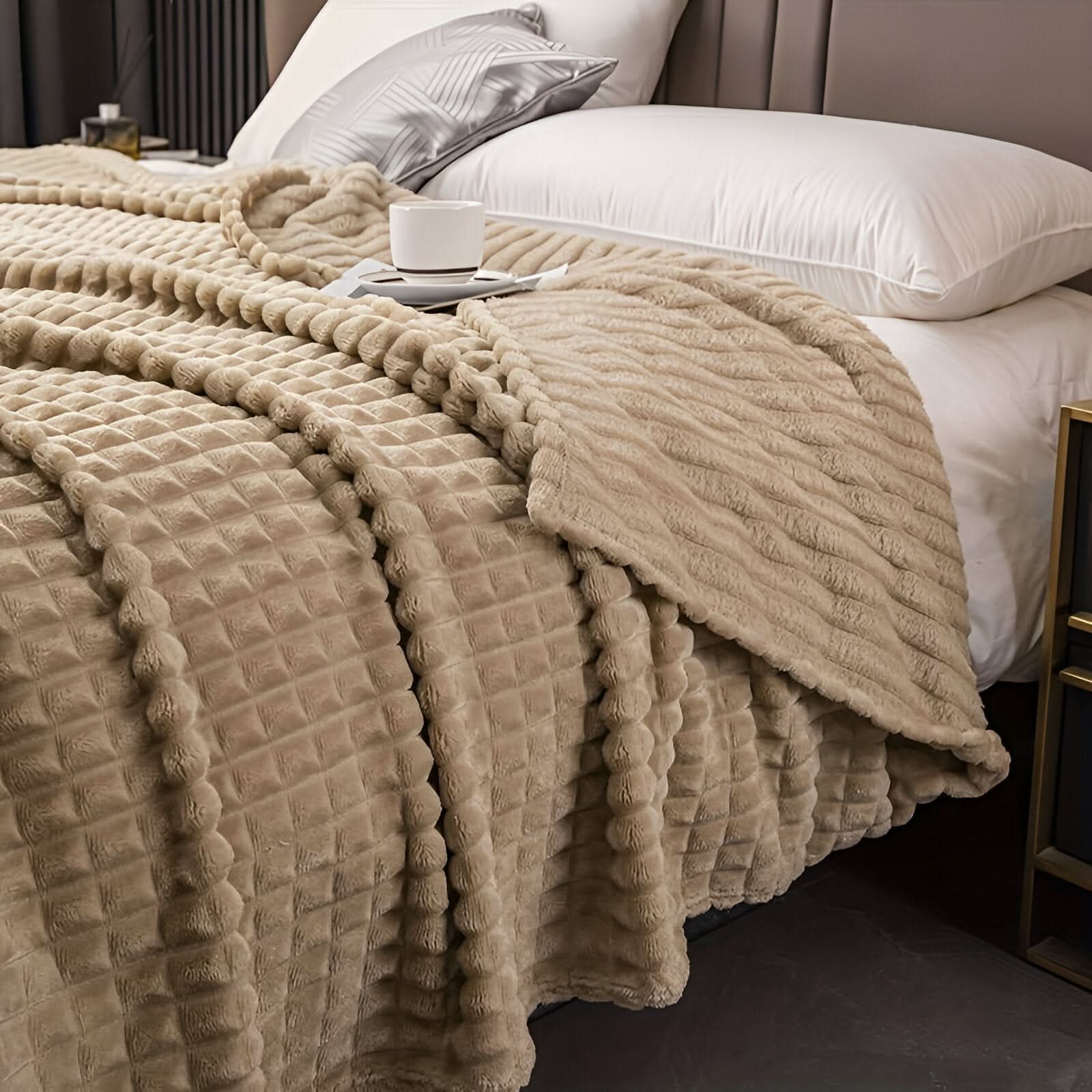 Couverture en polaire corail – ultra-douce et lavable en machine