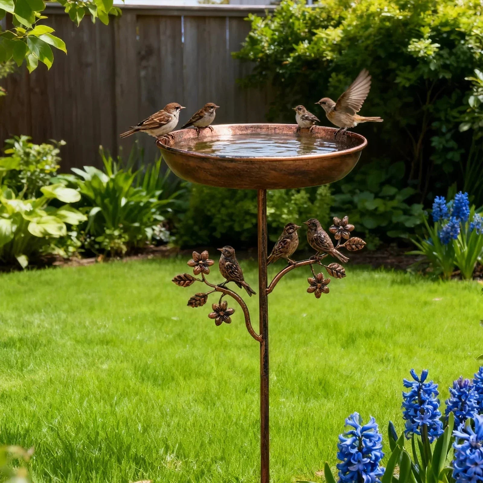 Bain d'oiseaux avec pique de sol – coupe décorative de jardin pour oiseaux sauvages
