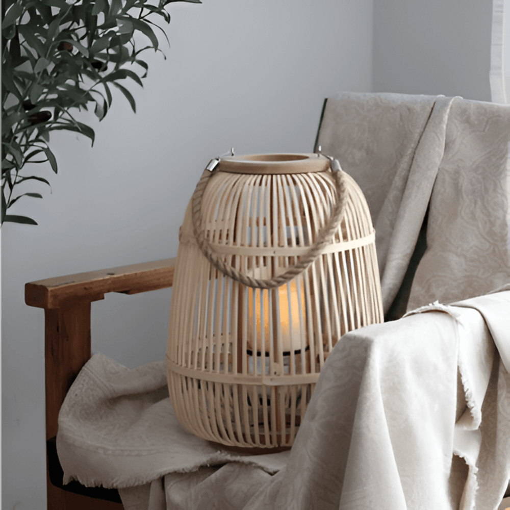 Lanterne en rotin avec bougie LED – Tressée à la main pour intérieur et extérieur