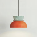 Suspension nordique avec design color block pour espaces modernes