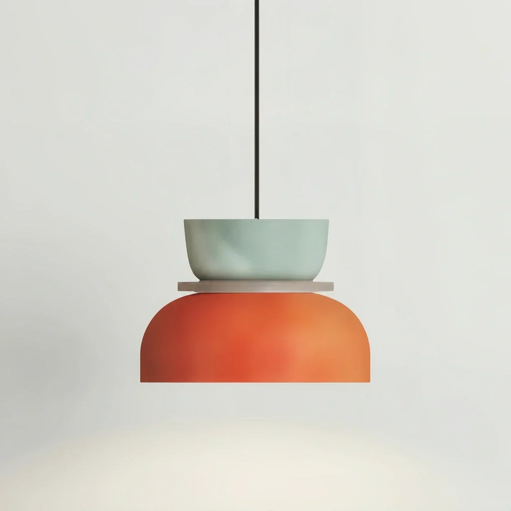 Suspension nordique avec design color block pour espaces modernes