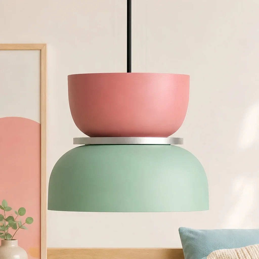 Suspension nordique avec design color block pour espaces modernes