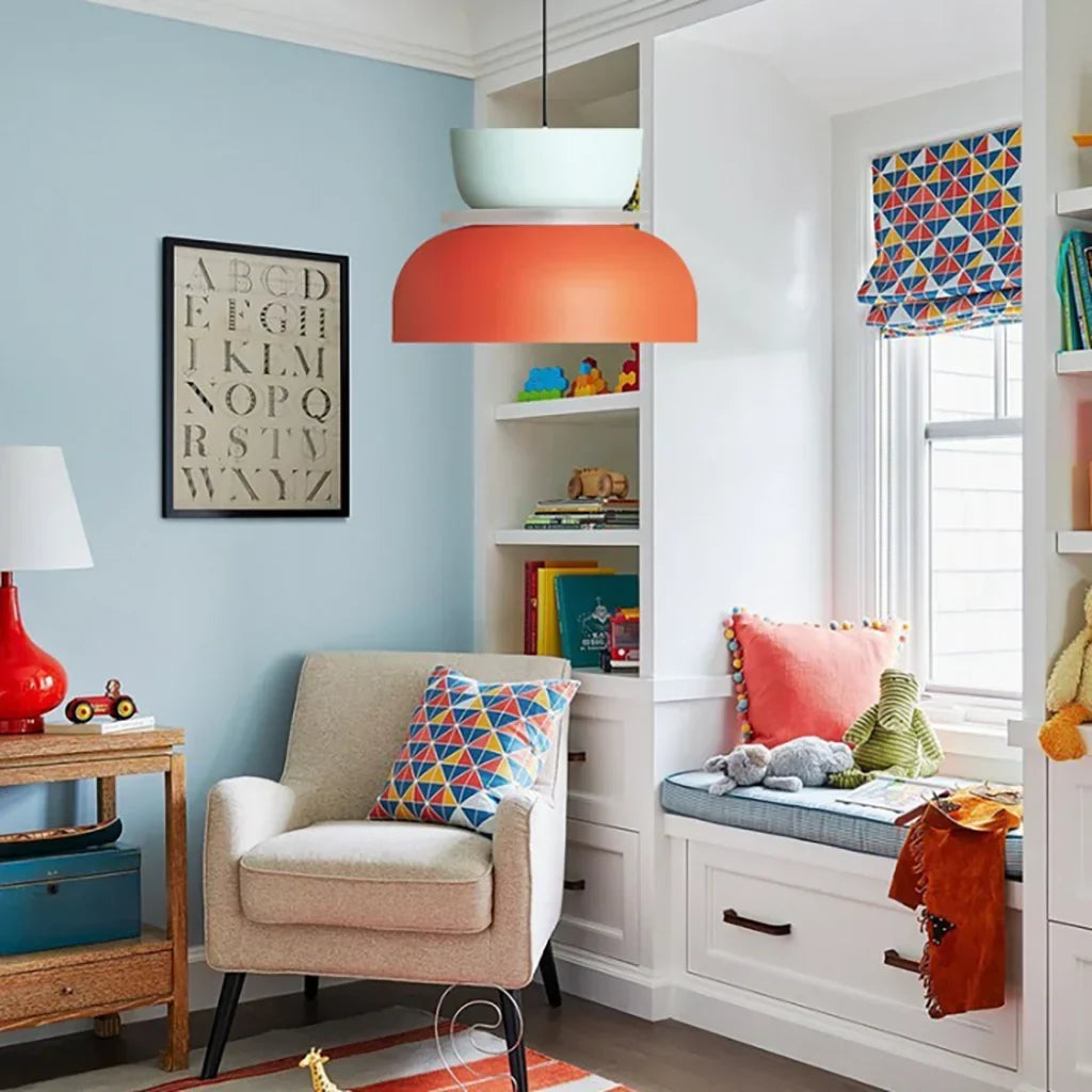 Suspension nordique avec design color block pour espaces modernes