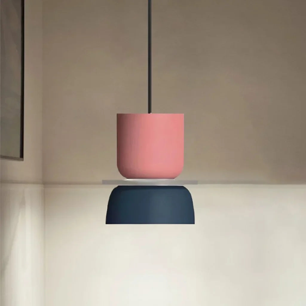 Suspension nordique avec design color block pour espaces modernes