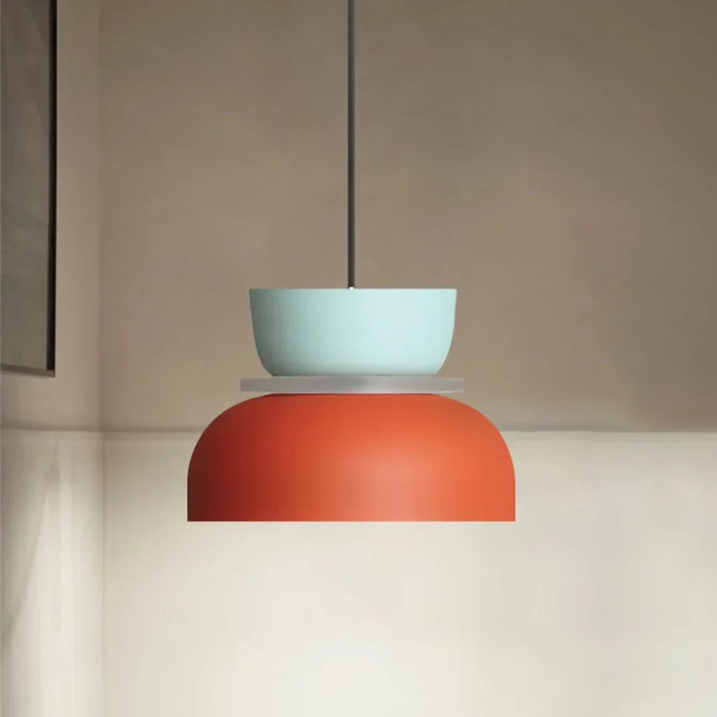 Suspension nordique avec design color block pour espaces modernes