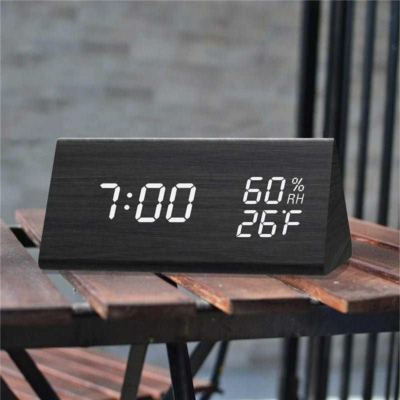 Horloge numérique effet bois avec affichage de la température et écran à intensité réglable