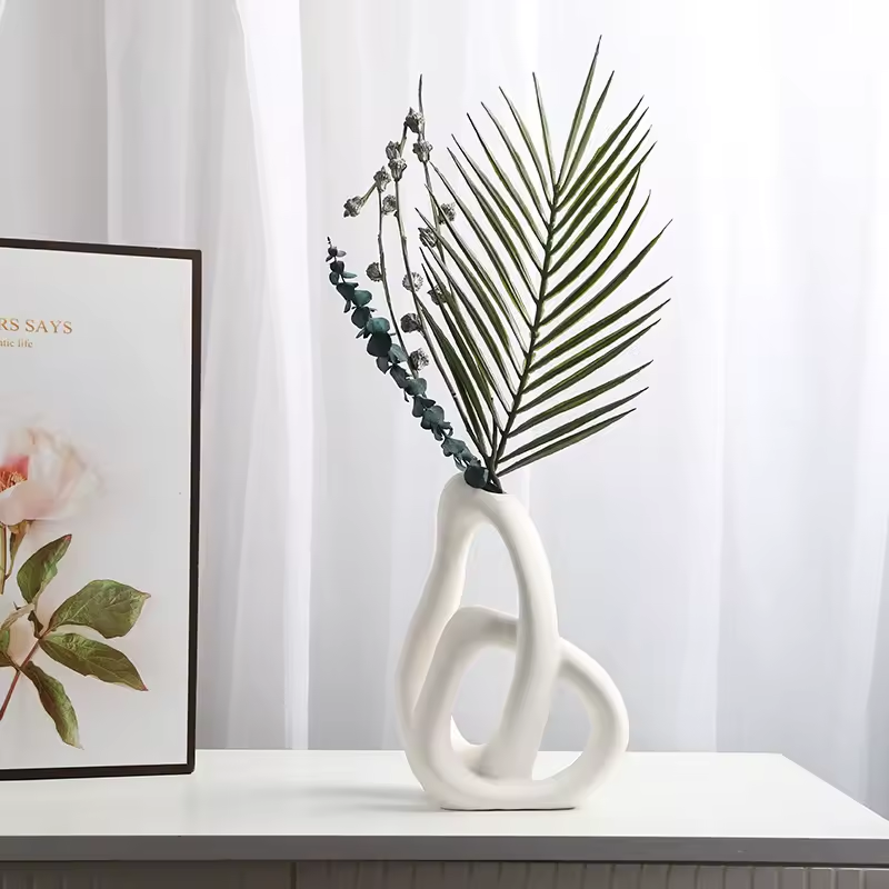 Vase en céramique en forme de cœur – objet décoratif moderne pour la maison