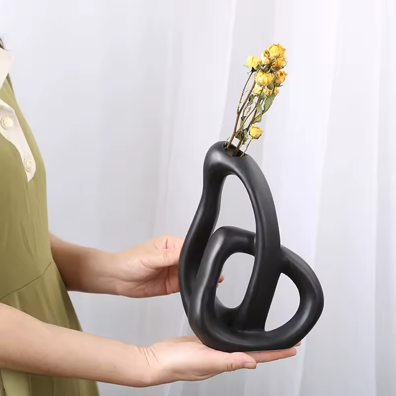 Vase en céramique en forme de cœur – objet décoratif moderne pour la maison