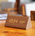 Horloge numérique en bois avec activation vocale et fonction réveil