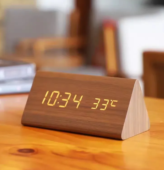Horloge numérique en bois avec activation vocale et fonction réveil