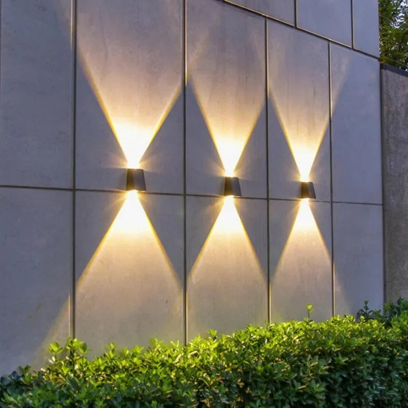 Applique murale solaire LED pour extérieur – sans fil et résistante aux intempéries