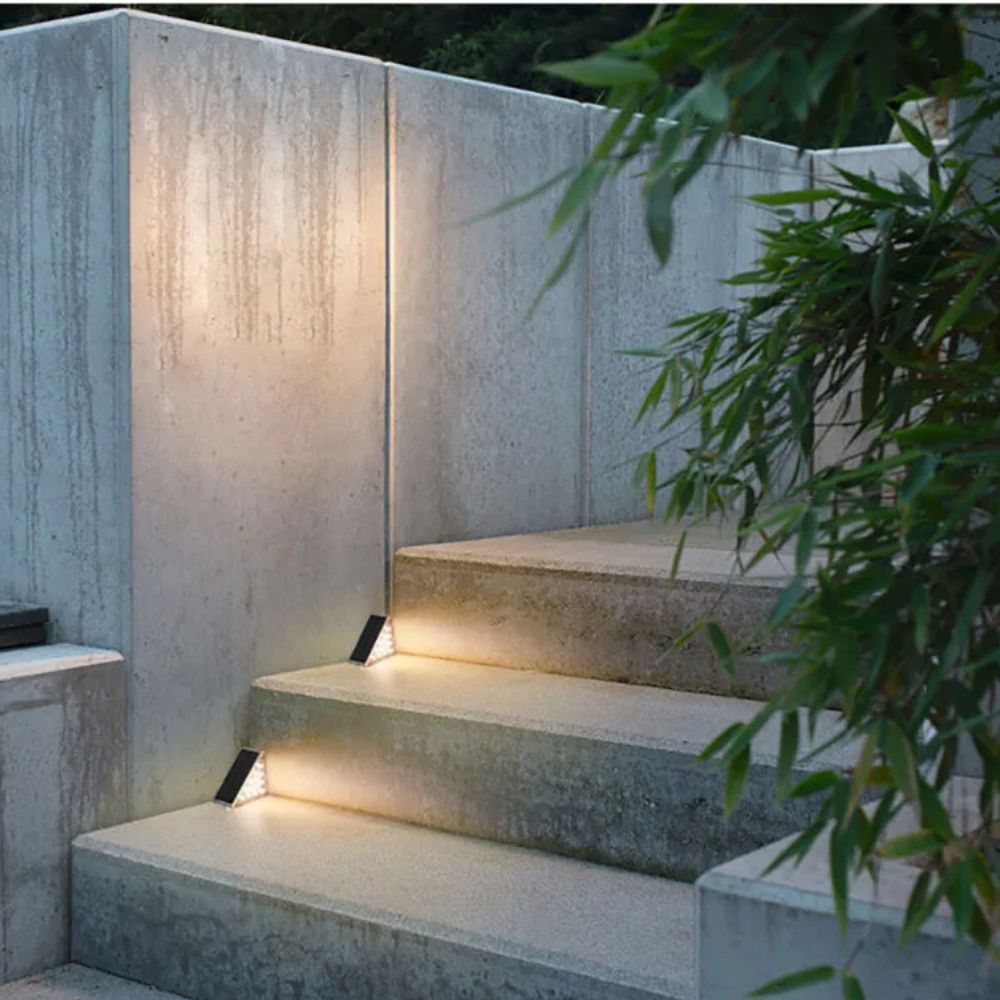GlowSteps™ – Illuminez Vos Nuits avec des Lumières d’Escalier Élégantes pour l’Extérieur [1 + 1 Gratuit]