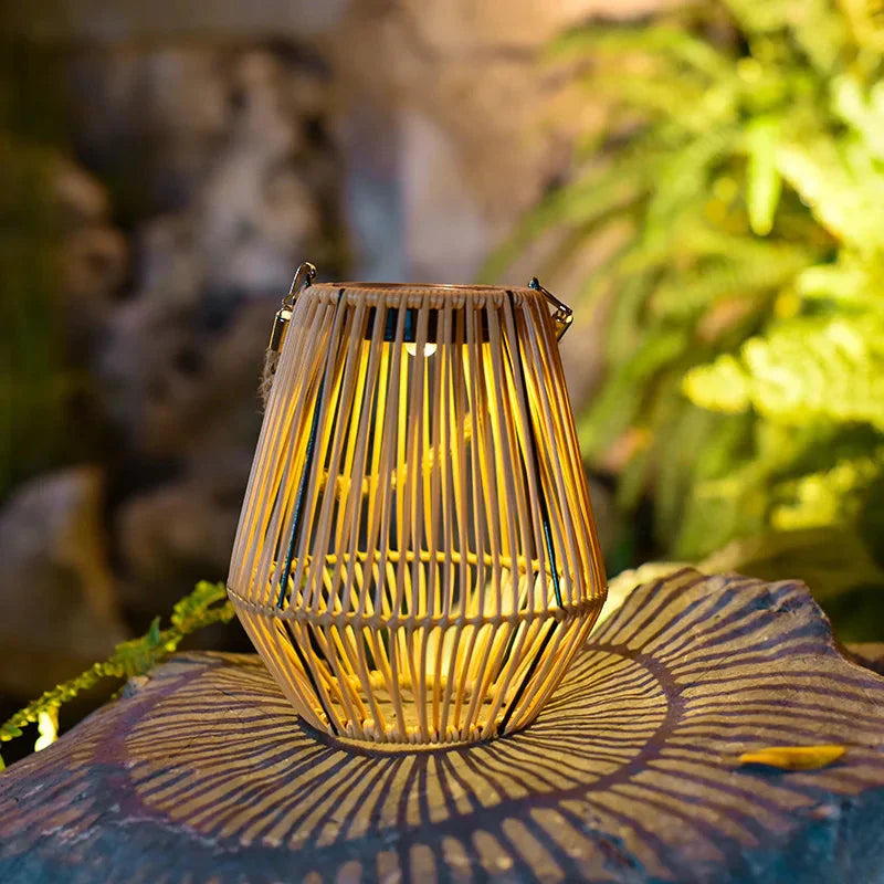 Lanterne Solaire en Rotin avec Capteur Crépusculaire – Éclairage Jardin