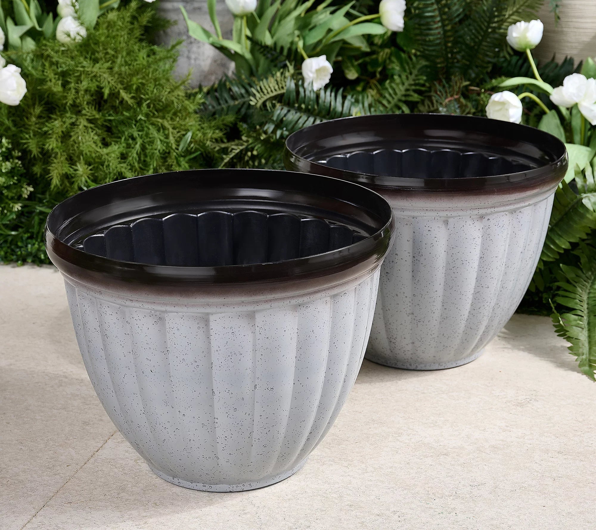 Pot de Fleurs à Nervures Spirales avec Système de Drainage Intégré