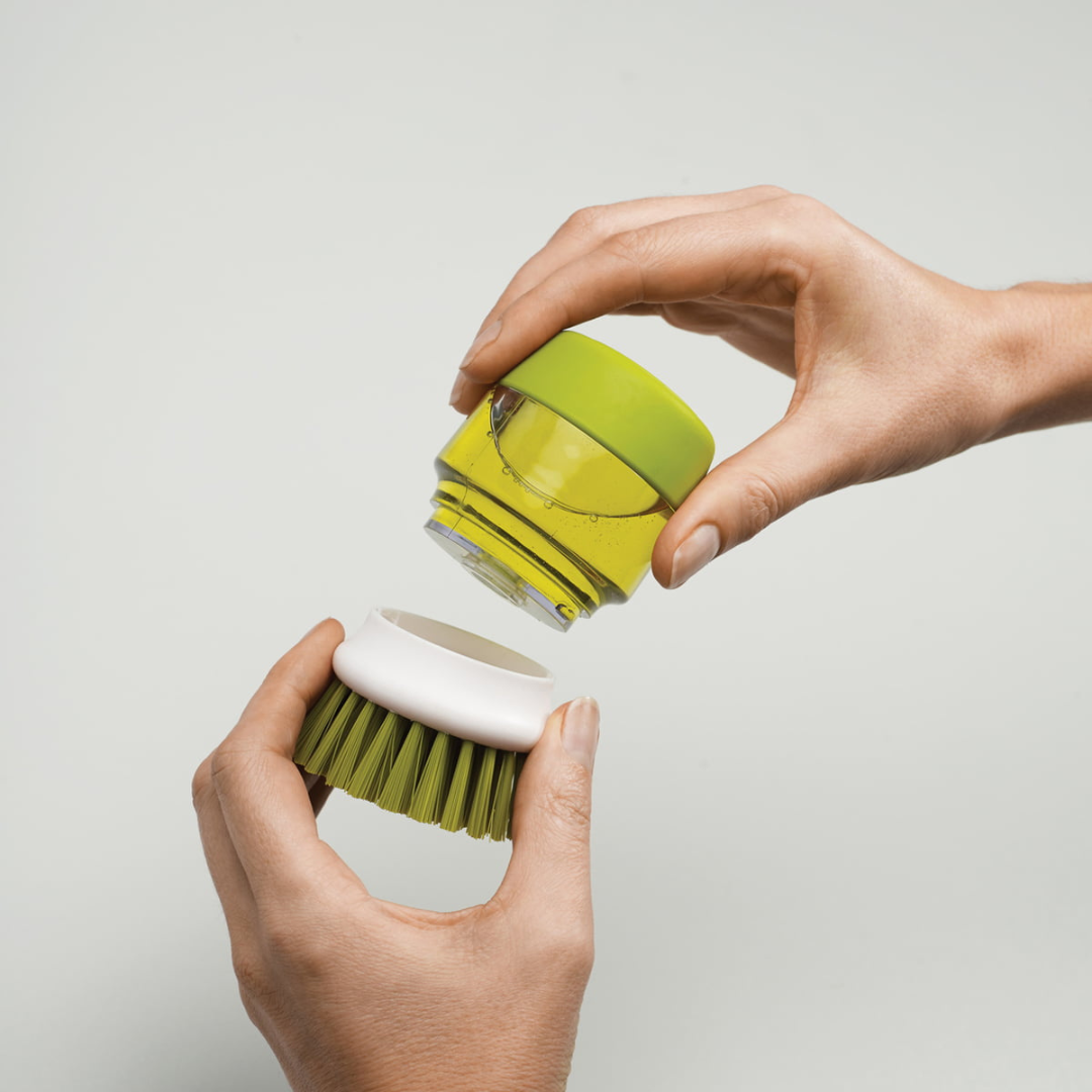 Brosse à vaisselle avec distributeur de savon intégré et support égouttoir
