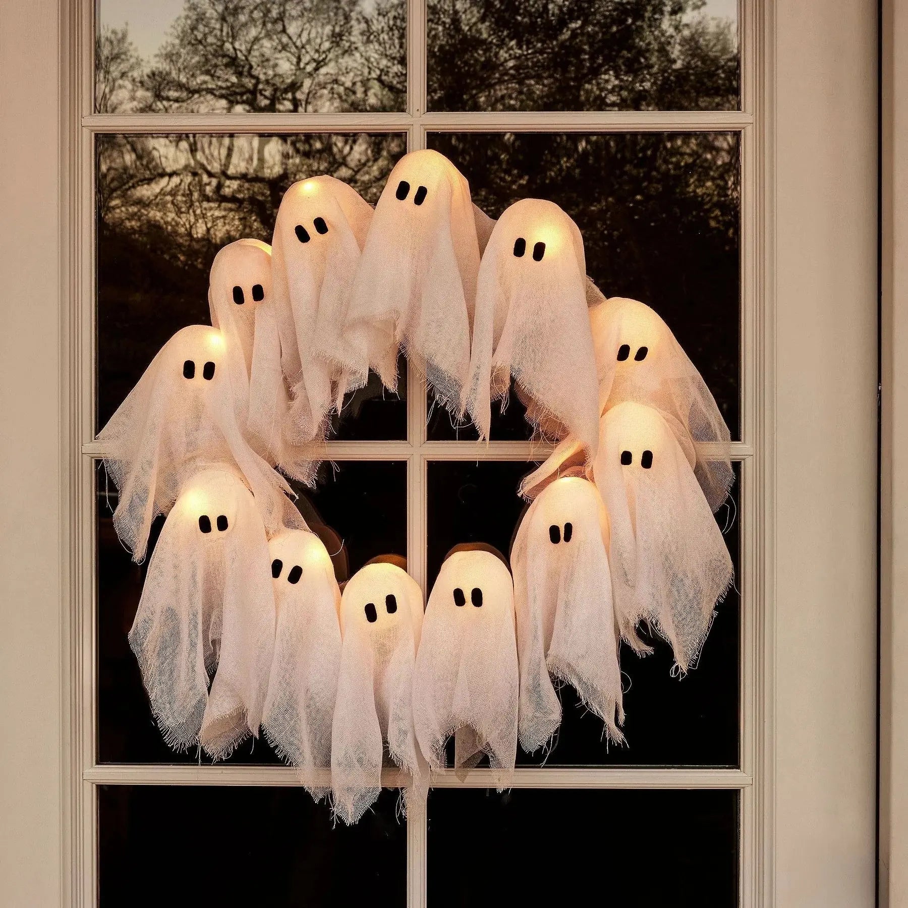 Couronne Halloween avec éclairage LED – 12 fantômes lumineux, 31 cm