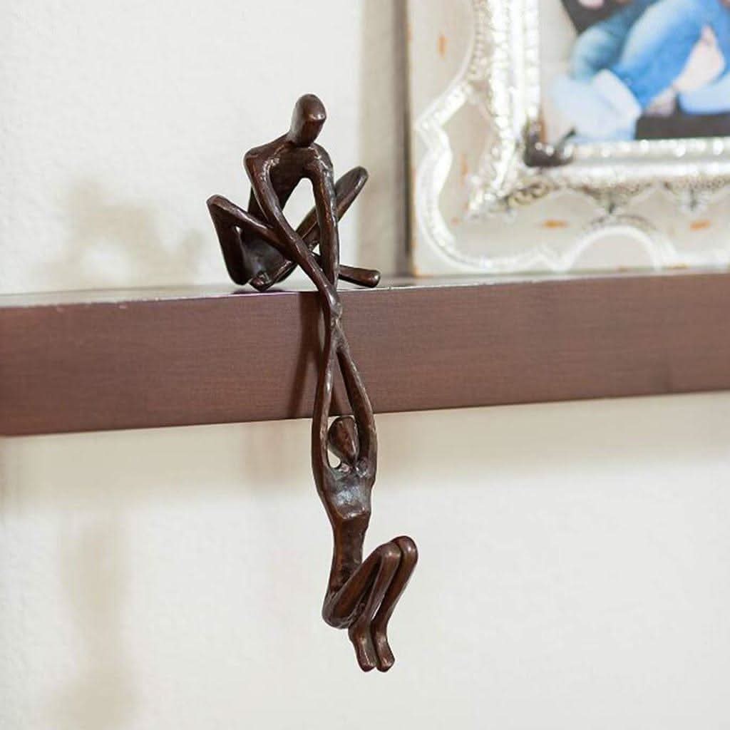 Sculpture de figure humaine abstraite en résine – design minimaliste