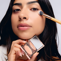 Correcteur de Cernes aux Pigments Pêche – Couvrance Modulable et Hydratante